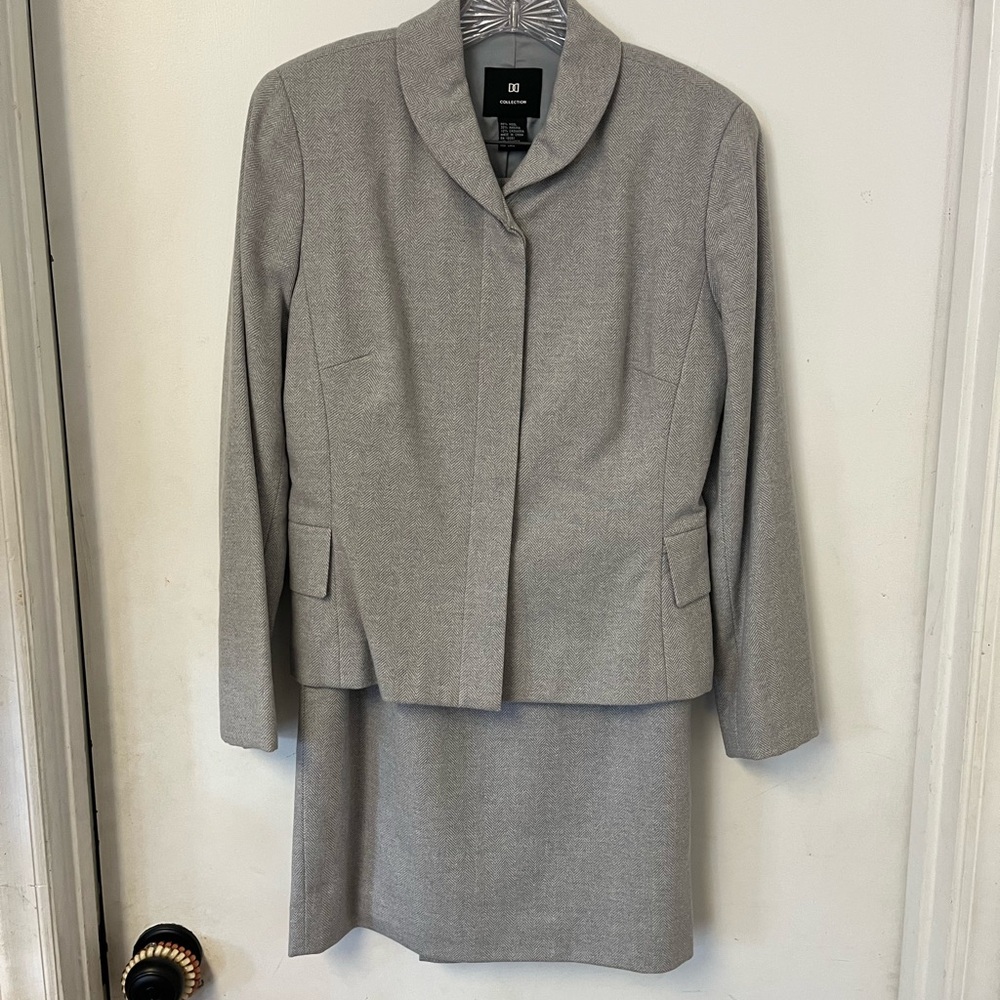Women’s skirt and jacket set